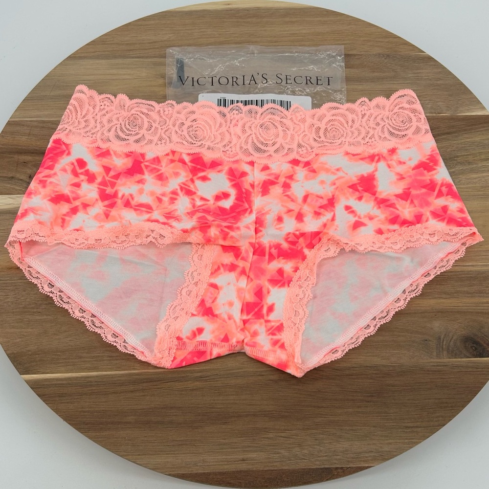 NIP PINK Victoria’s Secret Geo Print Low Rise Boyshort Panty Size Medium NEW